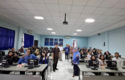 Dosen FTIK USM Latih Guru SMK Yayasan Pharmasi Semarang Optimalkan CapCut
