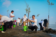 Dari Pantai Tirang, Gubernur Luthfi Pimpin Gerakan Mageri Segoro untuk Bentengi Pesisir Jateng