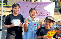 Keren! Booth Nusantara Wearable Mahasiswa Ilkom USM Diserbu Warga Semarang