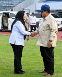 -  Wali Kota Eva Dwiana Sambut Kedatangan Presiden Prabowo di Stadion Pahoman