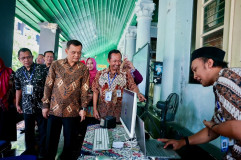 Cek Posko SPMB di Semarang, Gubernur: Warga Beri Bintang Lima untuk Pelayanan
