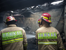 Dua Genset Besar Hotel Arnes Ludes Terbakar, Damkarmat Taklukan Kurang dari 1 Jam