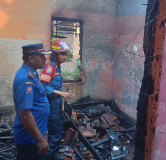 Respons Cepat Damkar Bandarlampung Selamatkan Rumah Lansia dari Amukan Api