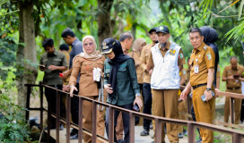 Petakan Percepatan Penanganan, Bupati Nanda Tinjau Sejumlah Infrastruktur Rusak di 2 Kecamatan