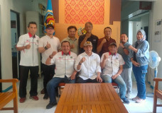 Bakar Semangat Tim Biliar Siwo Jateng, Ketua PWI: Tampil Maksimal, Syukur-Syukur Bisa Juara!
