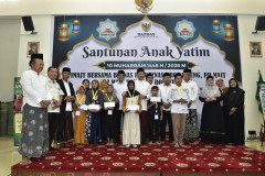 Bikin Haru! Mata Ketua PIMAJT Berkaca-kaca Saat Salurkan Rp 225 Juta untuk Anak Yatim di Hari Asyura