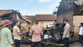 Polsek Pugung dan Inafis Polres Tanggamus Identifikasi Kebakaran Rumah di Rantau Tijang