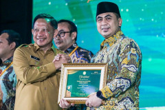 Jateng Borong 6 Penghargaan Adinata Syariah, Gus Yasin: Modal Percepat Kawasan Industri Halal