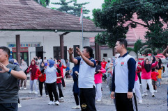 Karang Taruna Dukung Program KONI Lewat Senam dan Nobar Piala Dunia.    Mesuji..   Ketua Karang Taruna Kabupaten Mesuji beserta jajaran menghadiri kegiatan senam bersama dan nonton bareng (nobar) Piala Dunia yang digelar oleh Komite Olahraga Nasional Indo