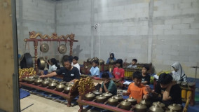 Lepas Gawai Demi Gamelan: Cara Kreatif SKRM Squad Hidupkan DNA Budaya Anak-Anak Sekararum