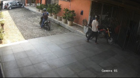 Maling Gasak Honda CRF Milik Mekanik di Bandarlampung, Aksi Dua Pelaku Terekam CCTV