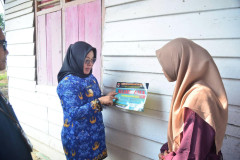 Bupati Mesuji Launching Stiker Dirumah Penerima Bansos