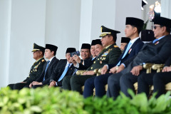 Mendagri Tito Hadiri Upacara Prasetya Perwira TNI-Polri di Istana Merdeka