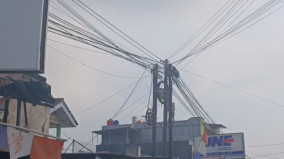  Kabel Internet Semrawut di Jalan Kimaja Way Halim Dikeluhkan Warga, Dinilai Ganggu Estetika dan Keselamatan