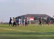 Horor Tendangan Kungfu di Piala Soeratin U-17 Pati: Pemain BJL 2000 Dilarikan ke RS, PSSI Jateng Mengutuk Keras!