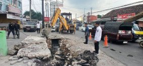 Satgas Kota Bandarlampung Laksanakan Pembersihan dan Pengerukan Sedimen Drainase di Jalan Pangeran Tirtayasa