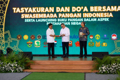 Abdul Rivai Ras Luncurkan Buku Pangan dalam Aspek Pertahanan Negara