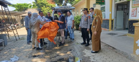 Polsek Talang Padang dan Inafis Polres Tanggamus Identifikasi dan Evakuasi Mayat di Siring Jalan