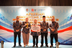 Tidak Sia-Sia Undangan ke Batam, Eva Jemput Penghargaan dan Bantuan Bedah 300 Rumah