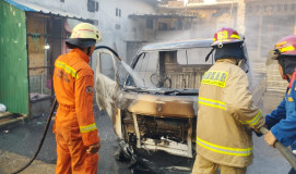 Damkarmat Kota Respon Cepat Dua Unit Kendaraan Terbakar Langsung Ditangani