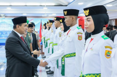 Dari Putri Petani hingga Anak Tentara: Cerita Bangga 45 Paskibraka Jateng Usai Dikukuhkan