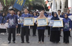 Unggul dalam Tata Kelola, Progdi S1 Ilmu Hukum Boyong Penghargaan Terbaik 1 di USM