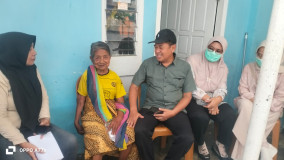 Camat Enggal Pastikan Ibu Tasmi Telah Menerima Bantuan Pemerintah Kota Bandarlampung