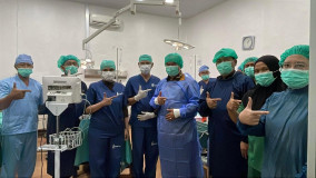 Bupati Tanggamus Ramah Tamah dengan Pasien Operasi Bibir Sumbing, Bagian dari Bakti Sosial HUT ke-20 RSUD Batin Mangunang