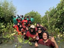 Isi Kemerdekaan, UKM PIB USM Tanam Mangrove di Eduwisata Mangrove Camar