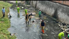 Satgas Kali DLH Bandarlampung Kembali Bersihkan Sungai Way Awi