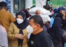  Pemkot Bandarlampung Salurkan 30 Kg Beras Bapanas kepada 96.919 Penerima