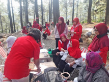 Piknik Sehat Ala Prolanis Puskesmas Limbangan: Cek Tensi di Bawah Pinus, Tertawa Lepas Lewat Outbound