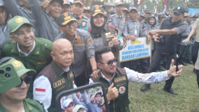 Gubernur Lampung Kukuhkan DPC ASLIMAS dan ABPEDNAS, 4.000 Anggota Linmas Ikuti Kemah Bakti
