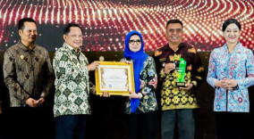 Bupati Nanda Terima Penghargaan Nasional Prestasi Desa Sidodadi Sebagai Desa Cantik Terbaik 2026