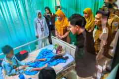 Dugaan Keracunan MBG di Batang, Wapres Gibran dan Ahmad Luthfi Jenguk Pasien di RS