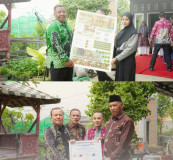 Peresmian dan Serah Terima Program Hunian Hijau Masyarakat (H2M) di KWT Seroja Rejomulyo, Kota Metro