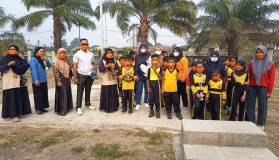 Peringati Bulan Pengurangan Risiko Bencana, BPBD Mesuji Bagikan Masker ke Pelajar