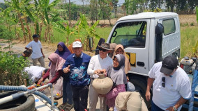Gandeng Alumni SMAN 2 Sragen, USM Pasang Tandon Air Bersih untuk Masyarakat Poleng