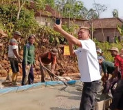 Warga Sinar Jawa dan Lebuay Patungan Rp60 Juta Cor Jalan, Bang Taun Sentil Bupati Tanggamus