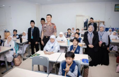 Berkunjung