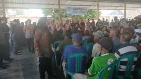 Pemkot Bandarlampung Salurkan 1.484 Paket Sembako untuk Warga Sekitar TPA Bakung