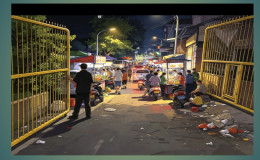 Pasar tumpah Tembok Dukuh Surabaya 