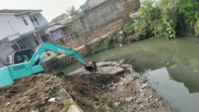 Cegah Banjir Saat Musim Hujan, Pemkot Bandarlampung Bersihkan Sungai Way Awi dan Way Balau