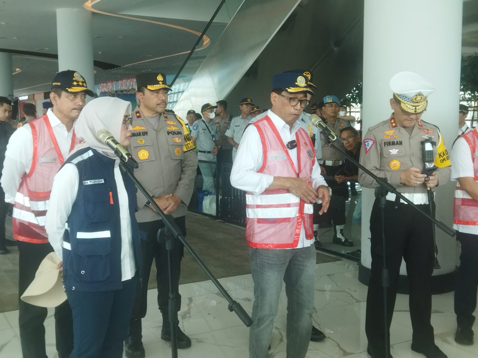 Wakapolda Lampung Dampingi Menhub dan Kakorlantas Polri Tinjau Arus Balik di Bakauheni