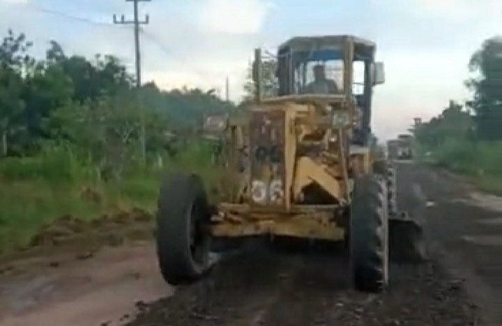 Pemprov Ratakan Jalan Rusak yang Akan Dikunjungi Jokowi Besok