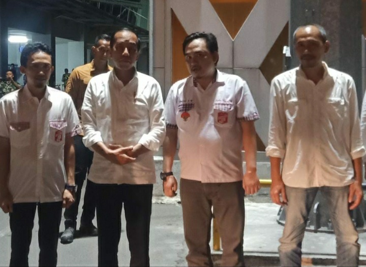 Jokowi Malah Balik Bisikkan Pesan ke Bara JP Usai Lihat Jalan Jelek