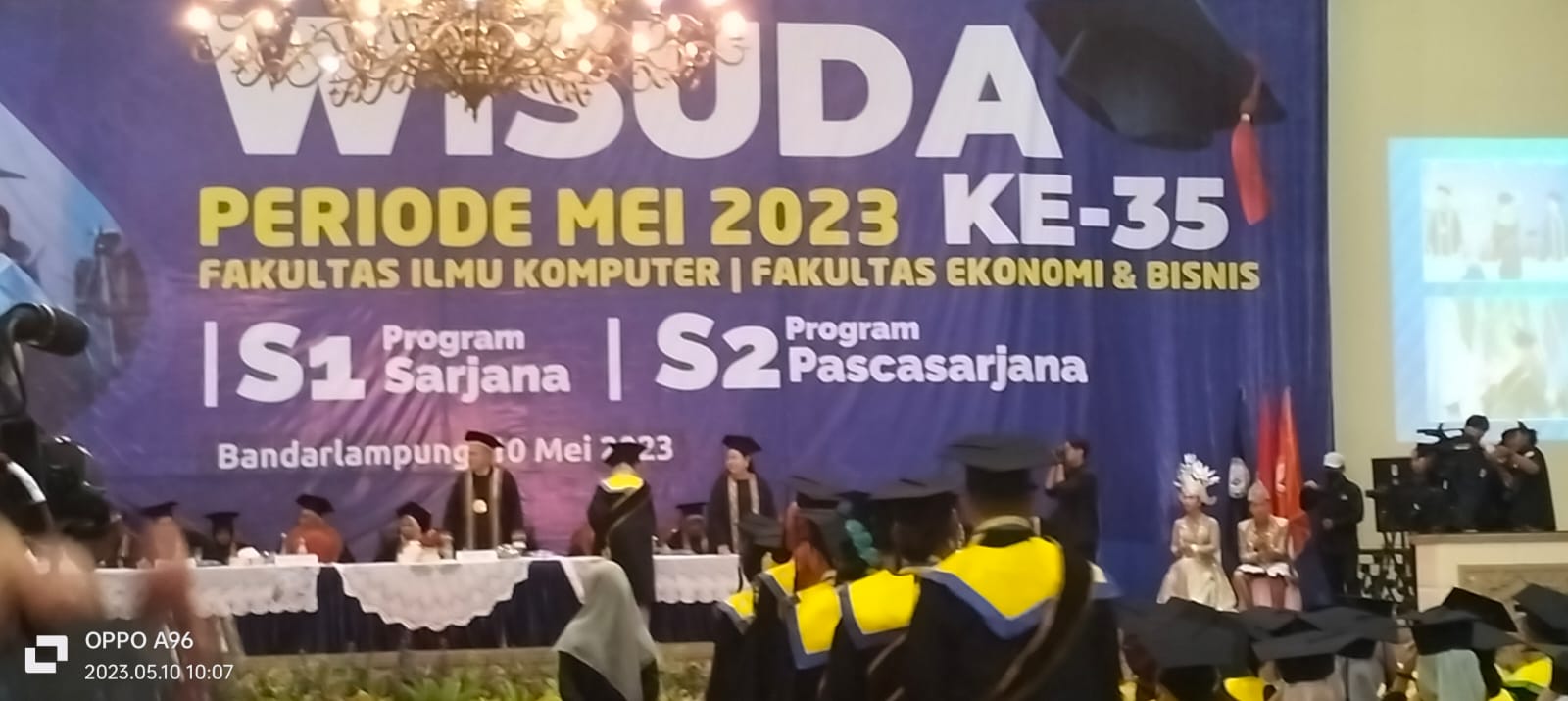 IIB Darmajaya Wisuda 323 Mahasiswa, 2 dari Madagaskar dan Uganda