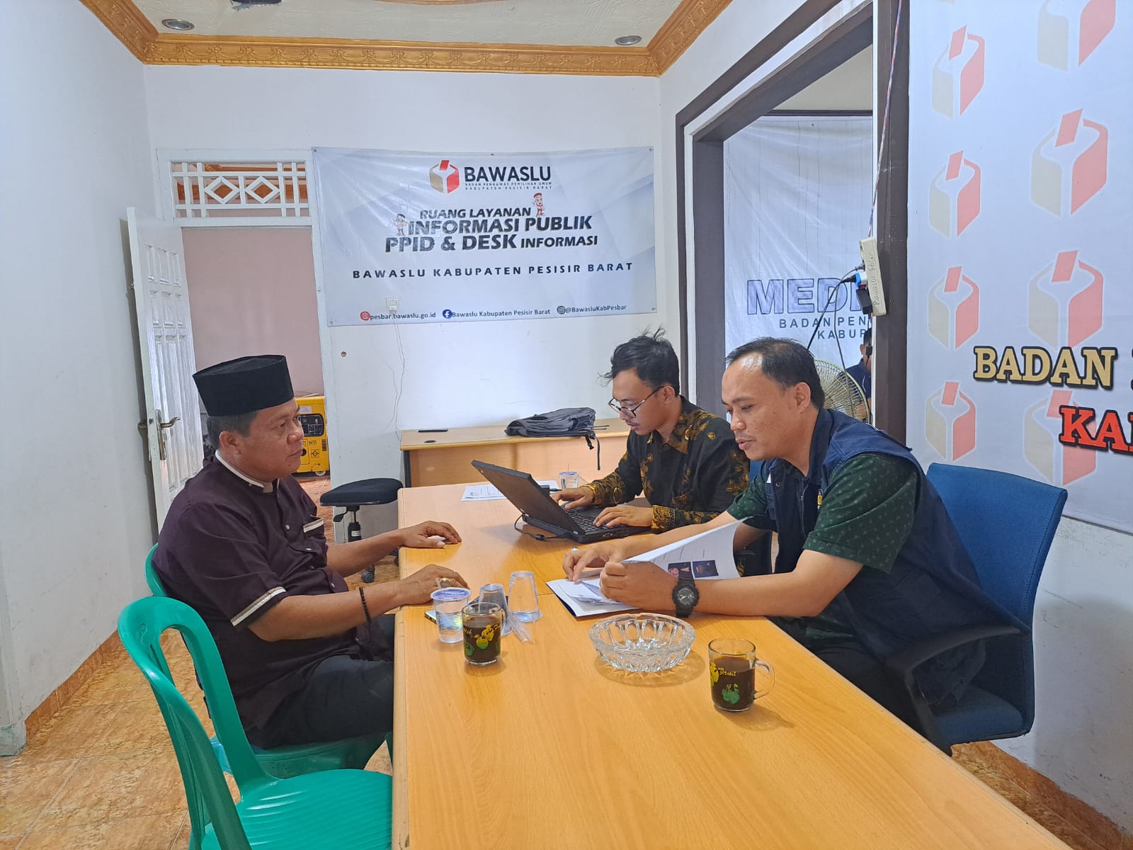 Posting Pencalegkan Istri ke FB, Peratin Dipanggil Bawaslu Pesibar