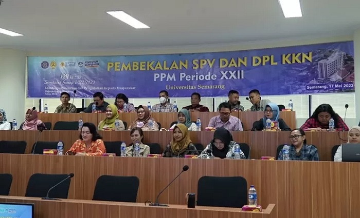 Supari Minta SPV dan DPL KKN Mampu Berdayakan Masyarakat Desa