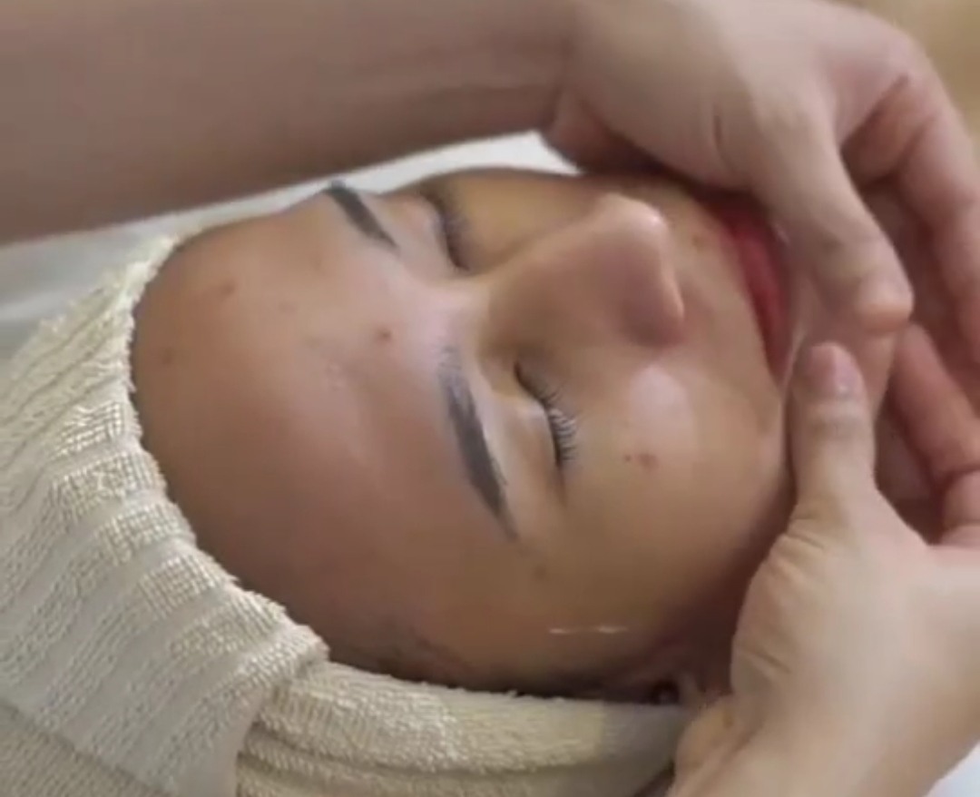 Mengenal Bahan Aktif Salicylic Acid Sebagai Pembersih Wajah Agar Hasil Maksimal